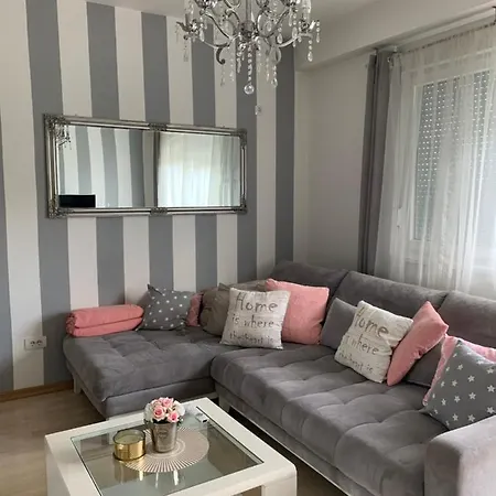 Sweet Apartment *